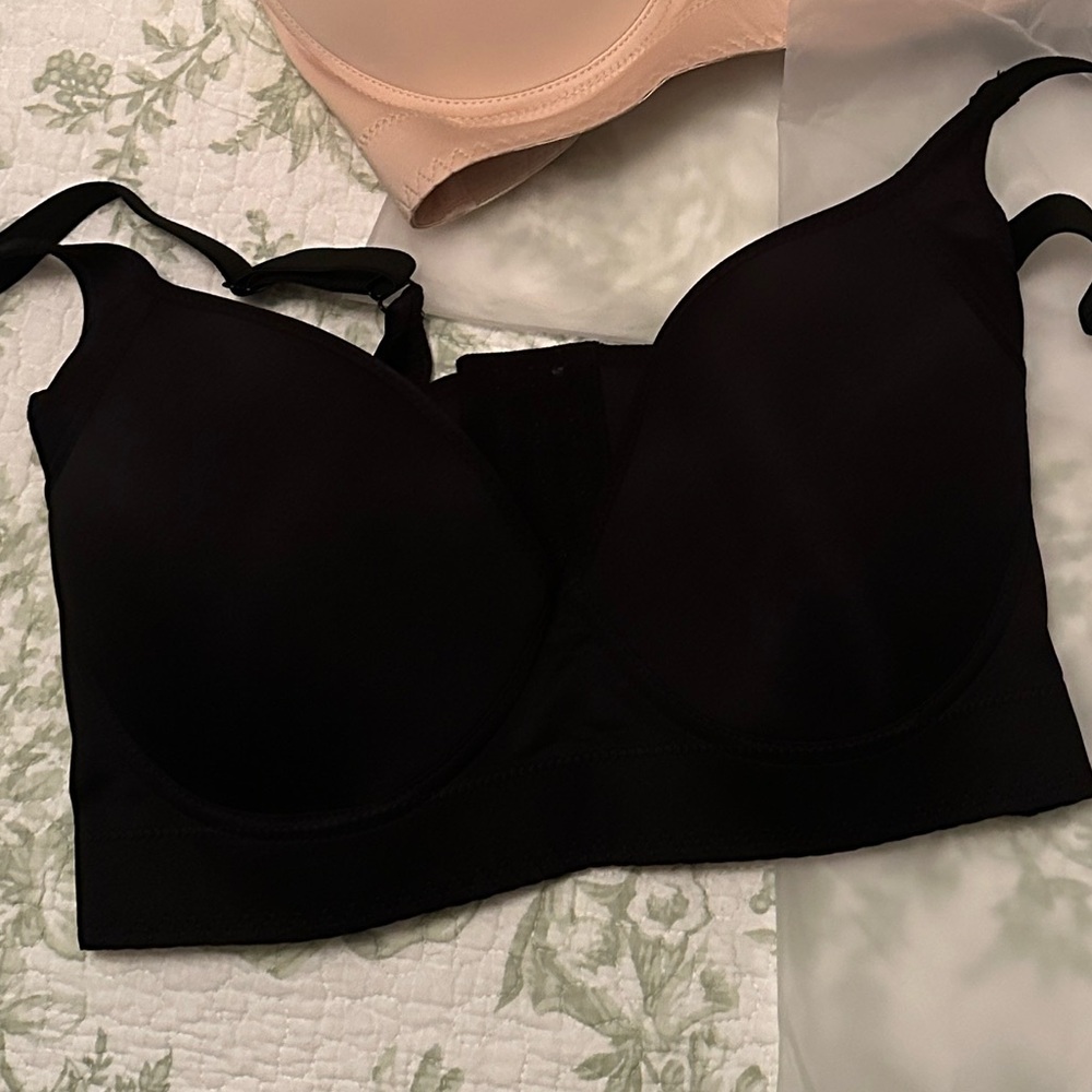 Seamless black bra
